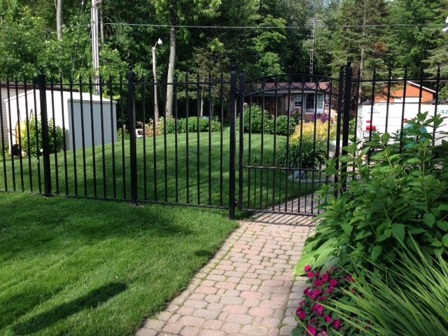 Arrow Fence Panels with Sonoma Ped Gate