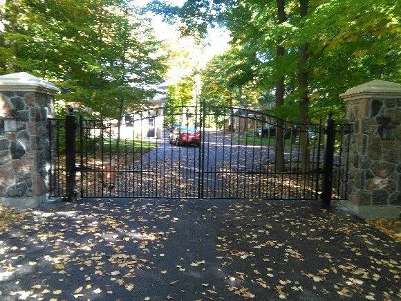 Sonoma Bi Parting Gate & Sonoma Infill Panels